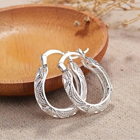 Vintage Silver Elegant Silver Hoop Earrings - Picture 2 of 5